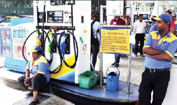 ಕನಿಷ್ಠ ವೇತನ ದರ ಪಟ್ಟಿ: ನಿಯಮ ಪಾಲಿಸದ ಪೆಟ್ರೋಲ್ ಪಂಪ್ ಮಾಲಕರು