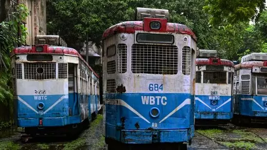 ಕೋಲ್ಕತ್ತಾ: 150 ವರ್ಷಗಳ ಇತಿಹಾಸವಿರುವ ಟ್ರಾಮ್ ರೈಲು ಸಂಚಾರ ಸ್ಥಗಿತ ಕೋಲ್ಕತ್ತಾ: 150 ವರ್ಷಗಳ ಇತಿಹಾಸವಿರುವ ಟ್ರಾಮ್ ರೈಲು ಸಂಚಾರ ಸ್ಥಗಿತ