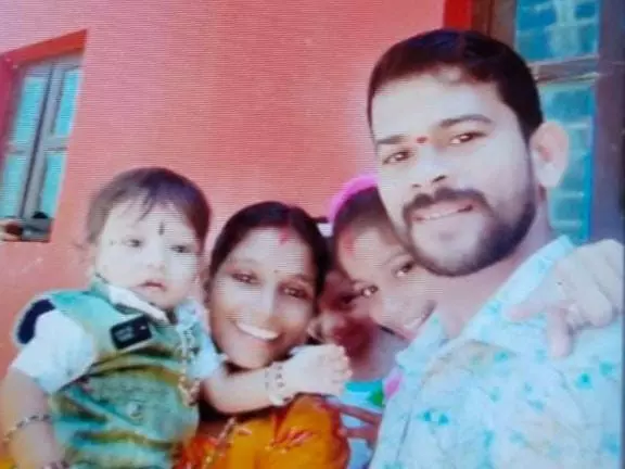 ಕಾರ್ಕಳದಲ್ಲಿ ಭೀಕರ ರಸ್ತೆ ಅಪಘಾತ| ಬೈಕಿನಲ್ಲಿದ್ದ ತಂದೆ ಮಕ್ಕಳು ಸಹಿತ ನಾಲ್ವರು ಮೃತ್ಯು: ತಾಯಿ ಗಂಭೀರ ಕಾರ್ಕಳದಲ್ಲಿ ಭೀಕರ ರಸ್ತೆ ಅಪಘಾತ| ಬೈಕಿನಲ್ಲಿದ್ದ ತಂದೆ ಮಕ್ಕಳು ಸಹಿತ ನಾಲ್ವರು ಮೃತ್ಯು: ತಾಯಿ ಗಂಭೀರ