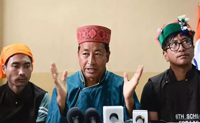 ದಿಲ್ಲಿ ಗಡಿಯಲ್ಲಿ ಸೋನಮ್ ವಾಂಗ್ಚುಕ್ ಬಂಧನ | ಪೊಲೀಸ್ ಠಾಣೆಗಳಲ್ಲೇ ಅನಿರ್ದಿಷ್ಟಾವಧಿ ಉಪವಾಸ ಮುಷ್ಕರ ಆರಂಭ