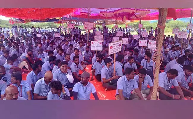 ಸ್ಯಾಮ್ಸಂಗ್ ವಿರುದ್ಧ ತೀವ್ರಗೊಂಡ ಹೋರಾಟ | 600 ಕಾರ್ಮಿಕರು, ಸಿಐಟಿಯು ಸದಸ್ಯರು ವಶಕ್ಕೆ ಸ್ಯಾಮ್ಸಂಗ್ ವಿರುದ್ಧ ತೀವ್ರಗೊಂಡ ಹೋರಾಟ | 600 ಕಾರ್ಮಿಕರು, ಸಿಐಟಿಯು ಸದಸ್ಯರು ವಶಕ್ಕೆ