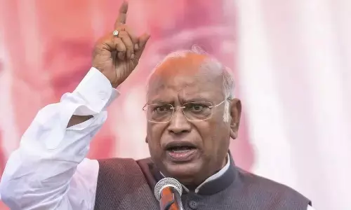 ಮಹಾರಾಷ್ಟ್ರದಲ್ಲಿ ಕಾನೂನು ಸುವ್ಯವಸ್ಥೆ ಸಂಪೂರ್ಣ ಹದಗೆಟ್ಟಿದೆ: ಮಲ್ಲಿಕಾರ್ಜುನ ಖರ್ಗೆ