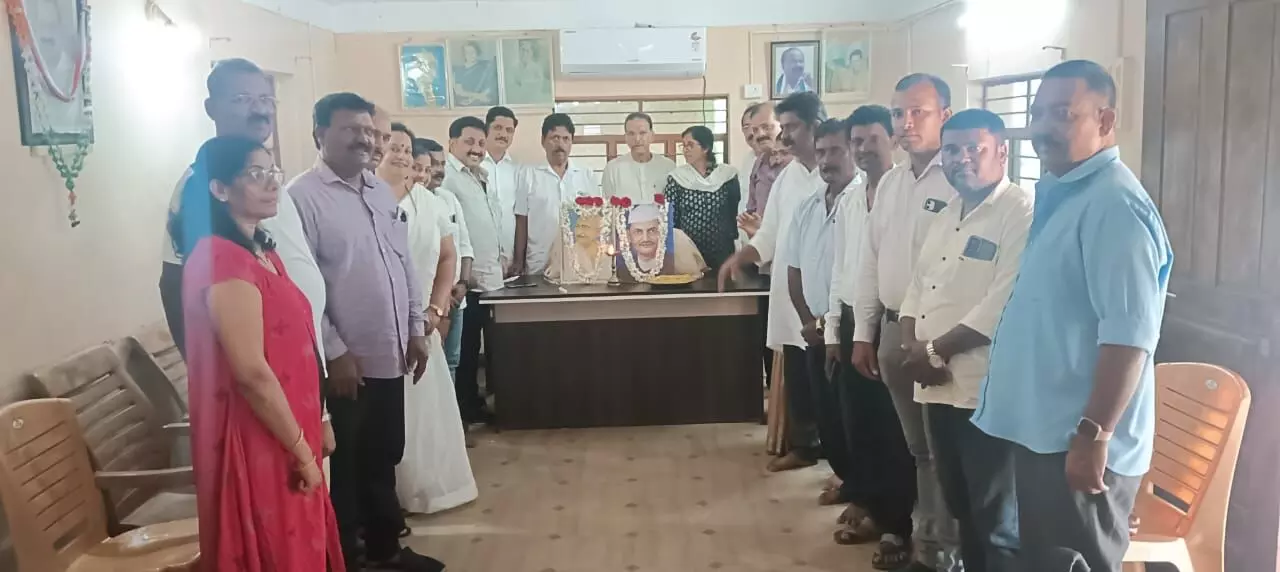 ಕಾರ್ಕಳ: ಬ್ಲಾಕ್ ಕಾಂಗ್ರೇಸ್ ಕಚೇರಿಯಲ್ಲಿ ಗಾಂಧಿ, ಶಾಸ್ತ್ರಿ ಜನ್ಮದಿನಾಚರಣೆ ಕಾರ್ಕಳ: ಬ್ಲಾಕ್ ಕಾಂಗ್ರೇಸ್ ಕಚೇರಿಯಲ್ಲಿ ಗಾಂಧಿ, ಶಾಸ್ತ್ರಿ ಜನ್ಮದಿನಾಚರಣೆ