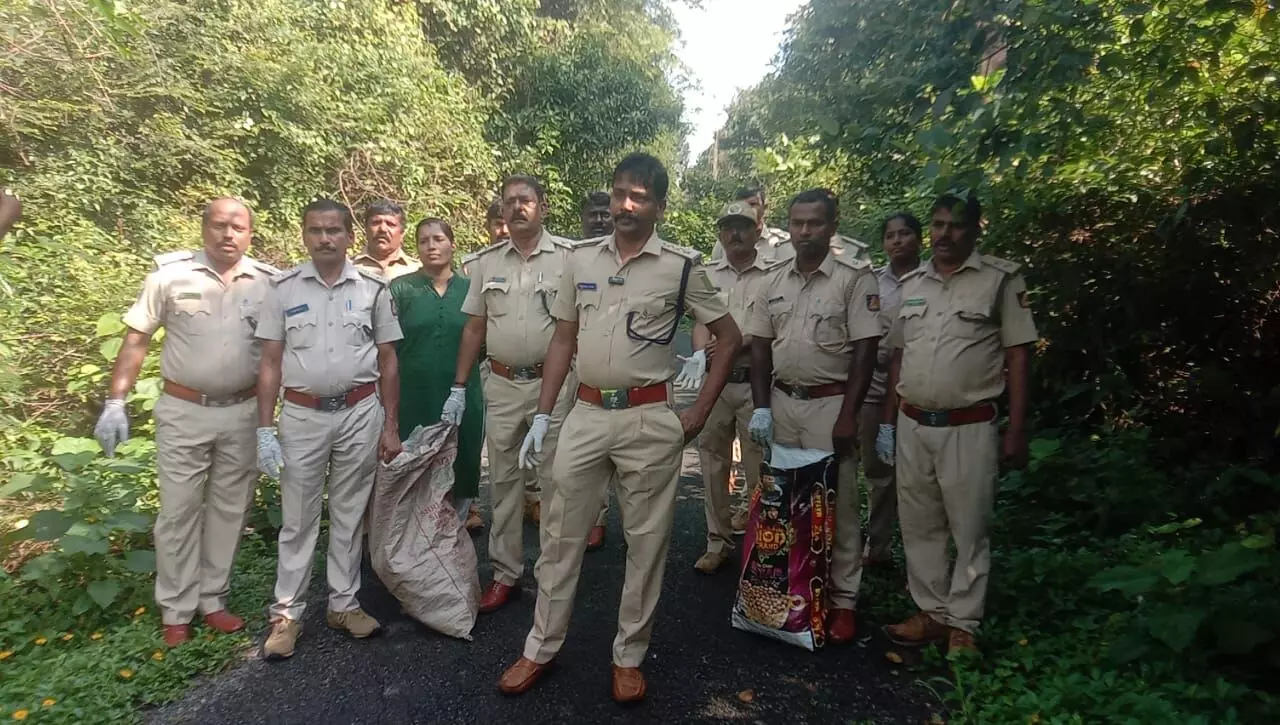 ಕಾರ್ಕಳ : ಅರಣ್ಯ ಇಲಾಖೆ ವತಿಯಿಂದ ಸ್ವಚ್ಛತಾ ಕಾರ್ಯಕ್ರಮ ಕಾರ್ಕಳ : ಅರಣ್ಯ ಇಲಾಖೆ ವತಿಯಿಂದ ಸ್ವಚ್ಛತಾ ಕಾರ್ಯಕ್ರಮ