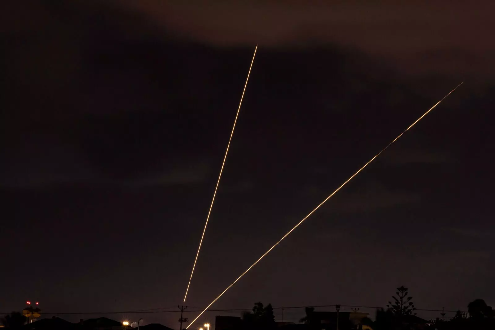 PHOTOS | ಇಸ್ರೇಲ್ ಮೇಲೆ 100 ಕ್ಕೂ ಹೆಚ್ಚು ಕ್ಷಿಪಣಿ ದಾಳಿ ನಡೆಸಿದ ಇರಾನ್