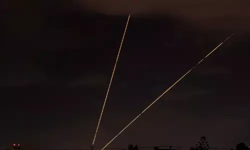 PHOTOS | ಇಸ್ರೇಲ್ ಮೇಲೆ 100 ಕ್ಕೂ ಹೆಚ್ಚು ಕ್ಷಿಪಣಿ ದಾಳಿ ನಡೆಸಿದ ಇರಾನ್