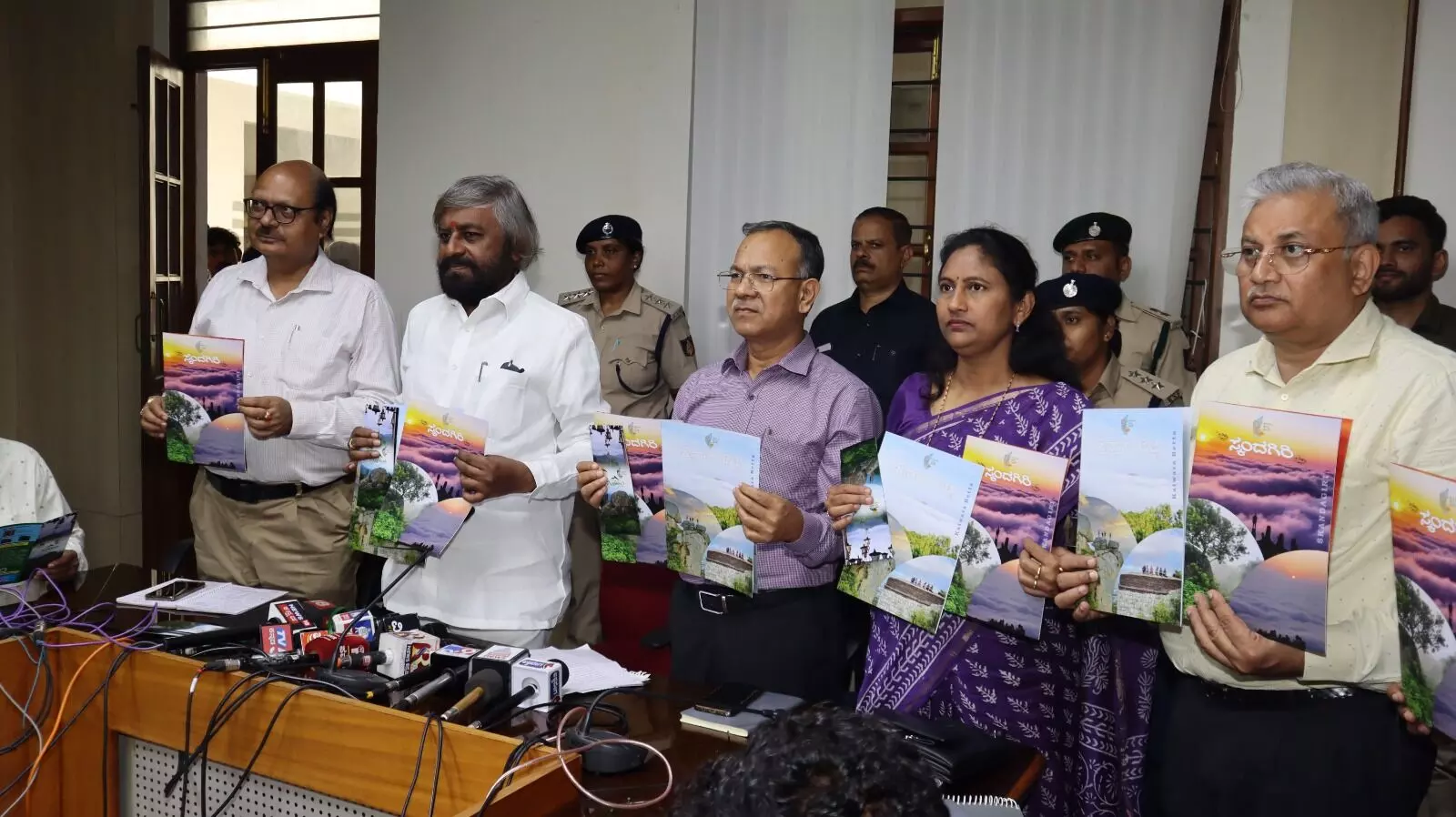 ಚಾರಣಪಥದಲ್ಲಿ ಪ್ಲಾಸ್ಟಿಕ್, ಕ್ಯಾರಿಬ್ಯಾಗ್, ಮದ್ಯ, ಸಿಗರೇಟ್ ನಿಷೇಧ: ಸಚಿವ ಈಶ್ವರ್ ಖಂಡ್ರೆ