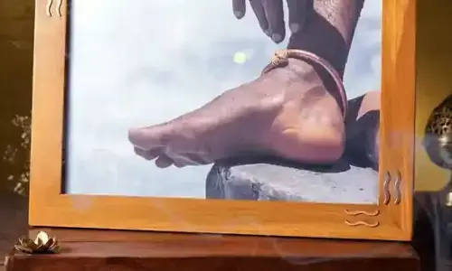 ಸದ್ಗುರು ಜಗ್ಗಿ ವಾಸುದೇವ್‌ರ ಪಾದದ ಚಿತ್ರ ದುಬಾರಿ ಬೆಲೆಗೆ ಮಾರಾಟ!