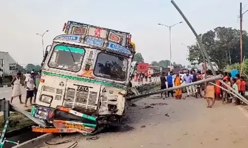 ಉತ್ತರ ಪ್ರದೇಶದಲ್ಲಿ ಭೀಕರ ರಸ್ತೆ ಅಪಘಾತ; 10 ಮಂದಿ ಕಾರ್ಮಿಕರು ಸಾವು