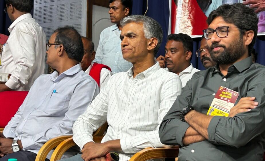 ಗುಜರಾತ್ ಮಾಡೆಲ್ ದಲಿತರ, ಆದಿವಾಸಿಗಳ ಧ್ವನಿ ಕೇಳಿಸಿಕೊಳ್ಳುತ್ತಿಲ್ಲ : ಜಿಗ್ನೇಶ್ ಮೇವಾನಿ