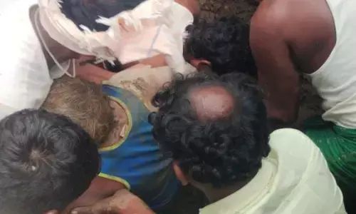 ಗಂಗಾವತಿ: ಮನೆ ಕುಸಿದು ಮಣ್ಣಿನಡಿ ಸಿಲುಕಿದ ವ್ಯಕ್ತಿಯ ರಕ್ಷಣೆ