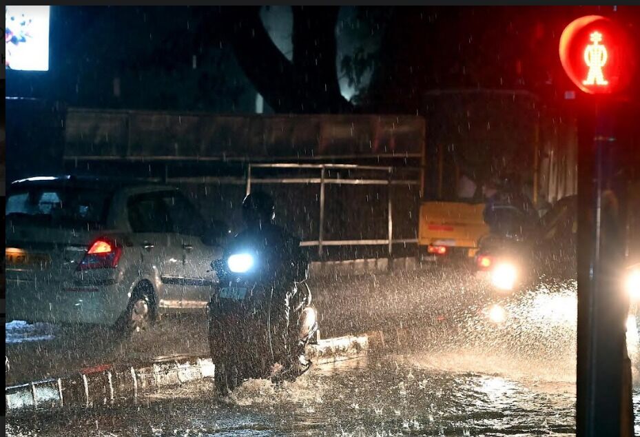 ಬೆಂಗಳೂರಿನ ಹಲವೆಡೆ ಧಾರಾಕಾರ ಮಳೆ