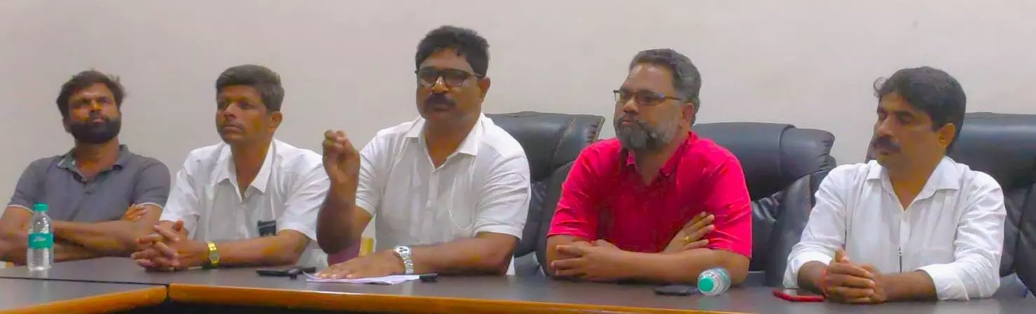 ಮರಳು ಸಮಸ್ಯೆಗೆ ಬಿಜೆಪಿ ಕಾರಣ: ಭಟ್ಕಳ ಕಾಂಗ್ರೆಸ್ ಮುಖಂಡರ ಆರೋಪ ಮರಳು ಸಮಸ್ಯೆಗೆ ಬಿಜೆಪಿ ಕಾರಣ: ಭಟ್ಕಳ ಕಾಂಗ್ರೆಸ್ ಮುಖಂಡರ ಆರೋಪ