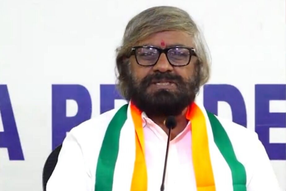 ನಿಮ್ಮನ್ನೆ ಪದಚ್ಯುತಿಗೊಳಿಸಲು ಯತ್ನಿಸುತ್ತಿರುವ ಸ್ವಪಕ್ಷೀಯರ ರಾಜೀನಾಮೆ ಕೇಳಿದ್ದೀರಾ? : ವಿಜಯೇಂದ್ರ ವಿರುದ್ಧ ಸಚಿವ ಈಶ್ವರ್ ಖಂಡ್ರೆ ವಾಗ್ದಾಳಿ