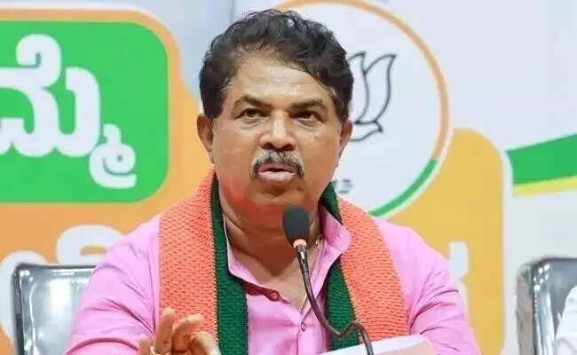 ಜನರ ಗಮನ ಬೇರೆಡೆ ಸೆಳೆಯಲು ಜಾತಿಗಣತಿಯನ್ನು ದಾಳವಾಗಿ ಬಳಸಲಾಗುತ್ತಿದೆಯೇ? : ಸಿಎಂಗೆ ಸರಣಿ ಪ್ರಶ್ನೆಗಳನ್ನು ಮುಂದಿಟ್ಟ ಆರ್.ಅಶೋಕ್ ಜನರ ಗಮನ ಬೇರೆಡೆ ಸೆಳೆಯಲು ಜಾತಿಗಣತಿಯನ್ನು ದಾಳವಾಗಿ ಬಳಸಲಾಗುತ್ತಿದೆಯೇ? : ಸಿಎಂಗೆ ಸರಣಿ ಪ್ರಶ್ನೆಗಳನ್ನು ಮುಂದಿಟ್ಟ ಆರ್.ಅಶೋಕ್