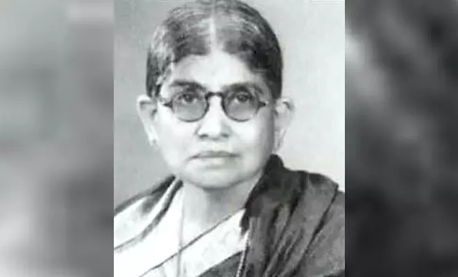 ಮಾರ್ಗದರ್ಶಕ, ಸ್ಫೂರ್ತಿದಾಯಕ ಮಹಿಳೆ ಕಾಫಿ ಪುಡಿ ಸಾಕಮ್ಮ