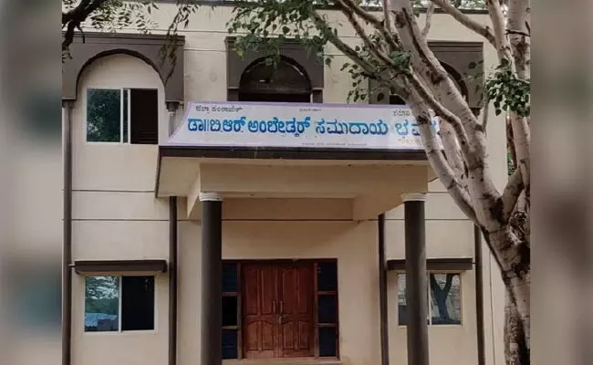 ಭವನಗಳ ಬವಣೆಯತ್ತ ಹರಿಯಬೇಕಿದೆ ಚಿತ್ತ ಭವನಗಳ ಬವಣೆಯತ್ತ ಹರಿಯಬೇಕಿದೆ ಚಿತ್ತ