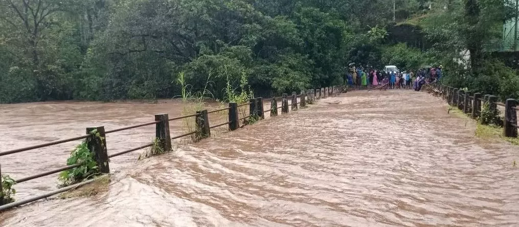 ಭಾರೀ ಮಳೆ: ಚಾರ್ಮಾಡಿ ಘಾಟ್ ನಲ್ಲಿ ಗುಡ್ಡ ಕುಸಿತ