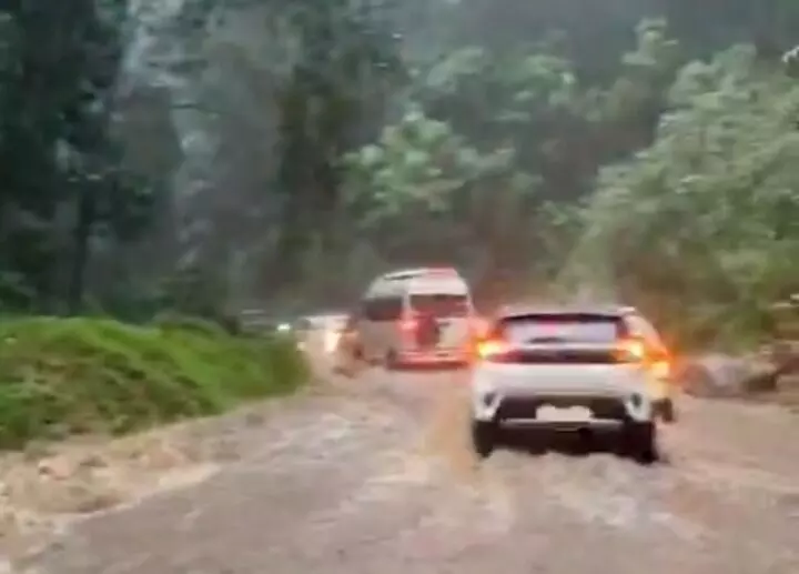 ಮಲೆನಾಡು ಭಾಗದಲ್ಲಿ ಭಾರೀ ಮಳೆ: ಜನಜೀವನ ಅಸ್ತವ್ಯಸ್ತ