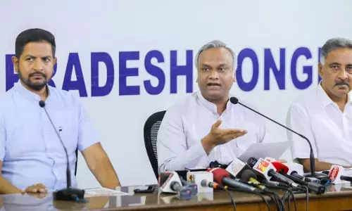 ವಿಜಯೇಂದ್ರ ವಿರುದ್ಧದ ಪ್ರಕರಣ ಈಡಿ ಕಣ್ಣಿಗೆ ಕಾಣುತ್ತಿಲ್ಲವೇ?: ಪ್ರಿಯಾಂಕ್ ಖರ್ಗೆ