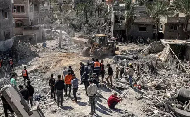 ಗಾಝಾ | ಶಾಲಾ ಕಟ್ಟಡದ ಮೇಲೆ ಇಸ್ರೇಲ್ ಬಾಂಬ್ ದಾಳಿ ಕನಿಷ್ಠ 28 ಮಂದಿ ಮೃತ್ಯು ಗಾಝಾ | ಶಾಲಾ ಕಟ್ಟಡದ ಮೇಲೆ ಇಸ್ರೇಲ್ ಬಾಂಬ್ ದಾಳಿ ಕನಿಷ್ಠ 28 ಮಂದಿ ಮೃತ್ಯು