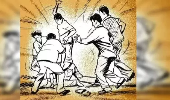 ಉತ್ತರ ಪ್ರದೇಶ| ಗೋದಿ ಕದ್ದ ಶಂಕೆಯಿಂದ ಮೂವರು ದಲಿತ ಬಾಲಕರನ್ನು ಥಳಿಸಿ,ತಲೆ ಬೋಳಿಸಿ ಮೆರವಣಿಗೆ ಮಾಡಿದರು ಉತ್ತರ ಪ್ರದೇಶ| ಗೋದಿ ಕದ್ದ ಶಂಕೆಯಿಂದ ಮೂವರು ದಲಿತ ಬಾಲಕರನ್ನು ಥಳಿಸಿ,ತಲೆ ಬೋಳಿಸಿ ಮೆರವಣಿಗೆ ಮಾಡಿದರು