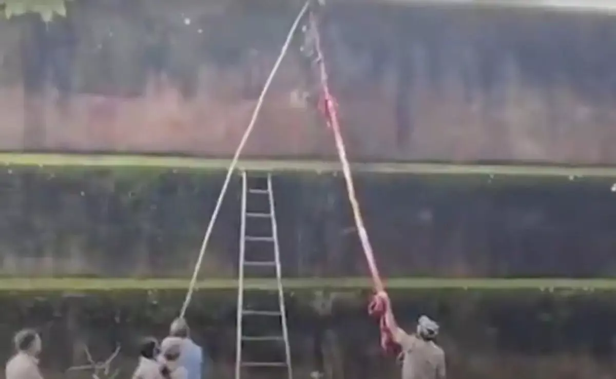 ಲುಂಗಿ, ಬೆಡ್ ಶೀಟ್ ನೆರವಿನಿಂದ 20 ಅಡಿ ಗೋಡೆ ಏರಿ ಕೈದಿಗಳ ಪರಾರಿ !