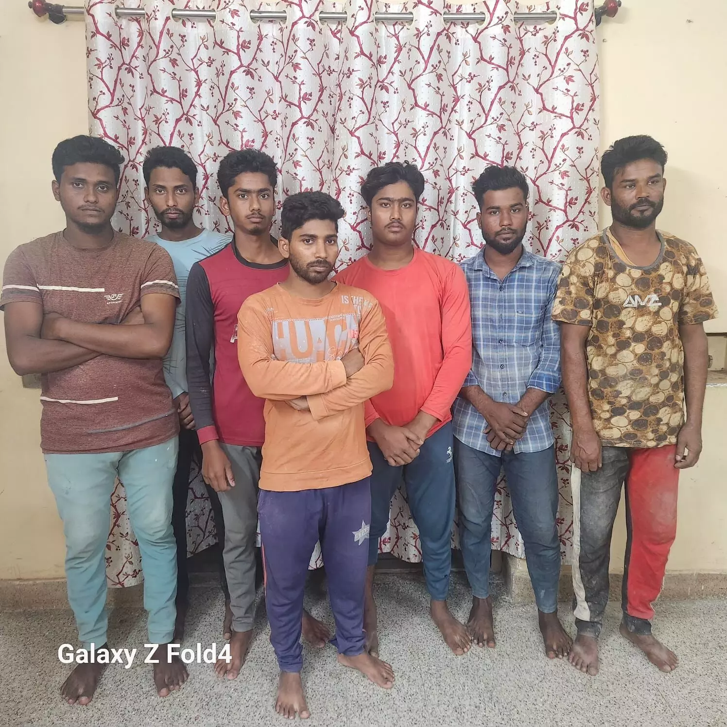 ಮಲ್ಪೆ: ಏಳು ಮಂದಿ ಬಾಂಗ್ಲಾ ದೇಶಿಗರು ವಶಕ್ಕೆ ಮಲ್ಪೆ: ಏಳು ಮಂದಿ ಬಾಂಗ್ಲಾ ದೇಶಿಗರು ವಶಕ್ಕೆ