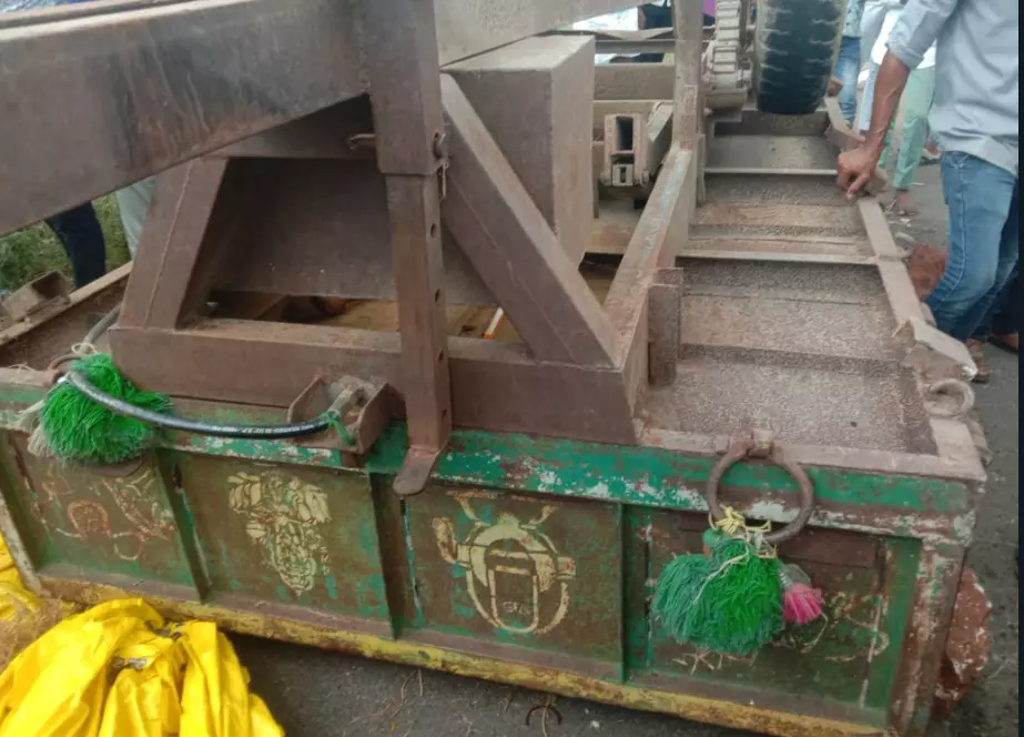 ಕೊಪ್ಪಳ | ಟ್ರ್ಯಾಕ್ಟರ್ ಪಲ್ಟಿಯಾಗಿ 30ಕ್ಕೂ ಅಧಿಕ ಮಂದಿಗೆ ಗಾಯ ಕೊಪ್ಪಳ | ಟ್ರ್ಯಾಕ್ಟರ್ ಪಲ್ಟಿಯಾಗಿ 30ಕ್ಕೂ ಅಧಿಕ ಮಂದಿಗೆ ಗಾಯ