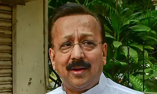 ಮುಂಬೈನ ಬಾಂದ್ರಾದಲ್ಲಿ ಮಾಜಿ ಸಚಿವ ಬಾಬಾ  ಸಿದ್ದಿಕ್ ಗೆ  ಗುಂಡಿಕ್ಕಿ ಹತ್ಯೆ