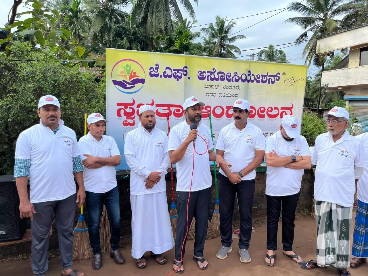ಬಜಾಲ್: ಜೆಎಫ್ ಅಸೋಸಿಯೇಶನ್ ನಿಂದ ಸ್ವಚ್ಛತಾ ಕಾರ್ಯಕ್ರಮ ಬಜಾಲ್: ಜೆಎಫ್ ಅಸೋಸಿಯೇಶನ್ ನಿಂದ ಸ್ವಚ್ಛತಾ ಕಾರ್ಯಕ್ರಮ