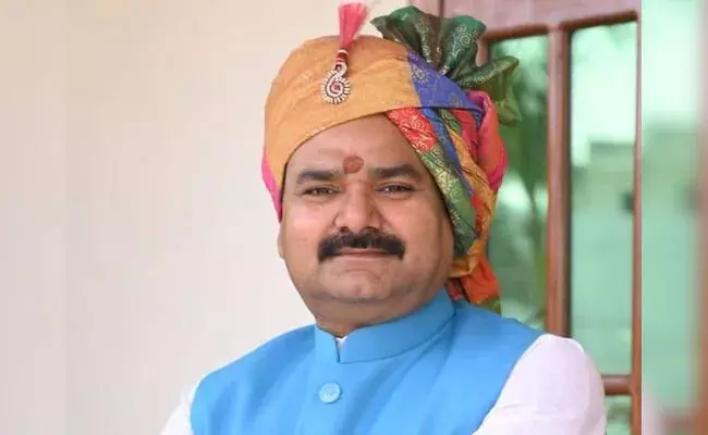 ಗೋಶಾಲೆಯನ್ನು ಸ್ವಚ್ಛಗೊಳಿಸಿ, ಅಲ್ಲೇ ಮಲಗಿದರೆ ಕ್ಯಾನ್ಸರ್ ಗುಣಪಡಿಸಬಹುದು: ಉತ್ತರ ಪ್ರದೇಶದ ಸಚಿವರ ಹೊಸ ಸಂಶೋಧನೆ