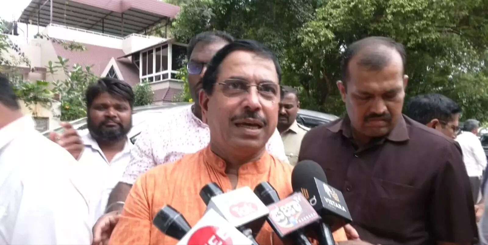 ಬಿಜೆಪಿ ಭಯೋತ್ಪಾದಕರ ಪಕ್ಷ ಎಂದ ಮಲ್ಲಿಕಾರ್ಜುನ ಖರ್ಗೆಗೆ ತಿರುಗೇಟು ನೀಡಿದ ಪ್ರಹ್ಲಾದ್ ಜೋಶಿ