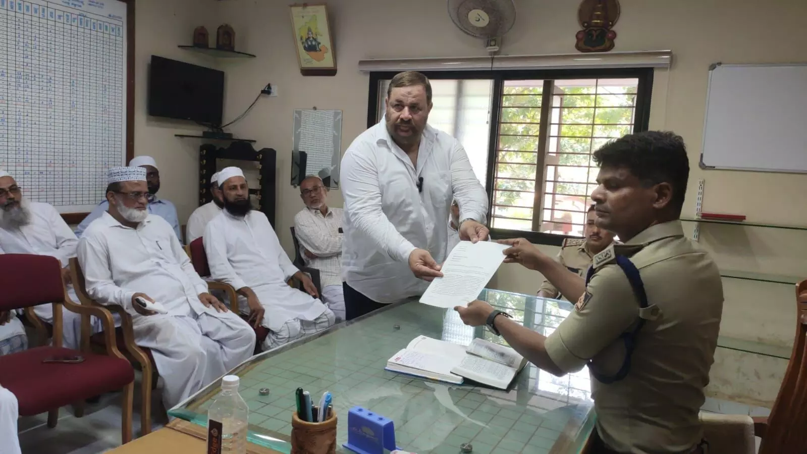 ಭಟ್ಕಳ: ಪ್ರವಾದಿ ಮುಹಮ್ಮದ್ (ಸ)ರನ್ನು ನಿಂದಿಸಿದ ಯತಿ ನರಸಿಂಹನಂದಾ ಸ್ವಾಮಿ ವಿರುದ್ಧ ದೂರು ದಾಖಲು ಭಟ್ಕಳ: ಪ್ರವಾದಿ ಮುಹಮ್ಮದ್ (ಸ)ರನ್ನು ನಿಂದಿಸಿದ ಯತಿ ನರಸಿಂಹನಂದಾ ಸ್ವಾಮಿ ವಿರುದ್ಧ ದೂರು ದಾಖಲು