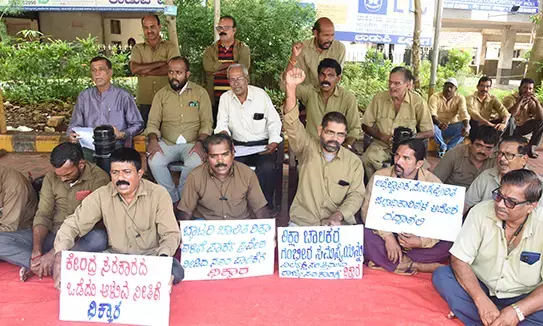 ಸಾಮಾನ್ಯ ರಿಕ್ಷಾ ಚಾಲಕ- ಮಾಲಕರಿಂದ ಅನಿದಿಷ್ಟಾವಧಿ ಧರಣಿ ಆರಂಭ