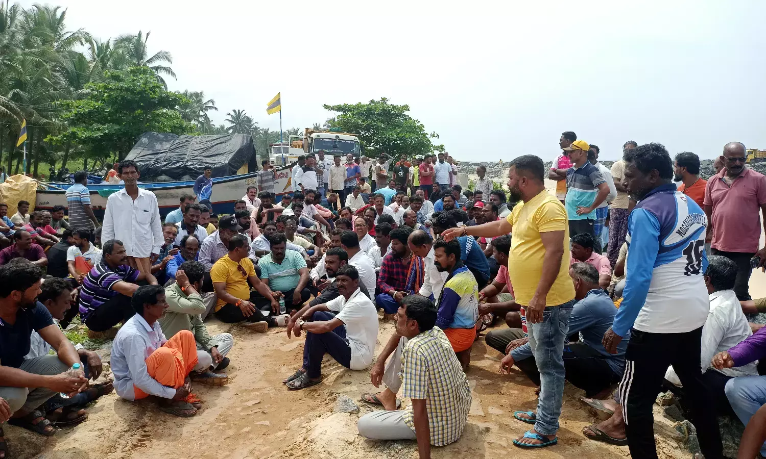 ಸುರತ್ಕಲ್: ನಾಡದೋಣಿ ಮೀನುಗಾರರು ಪ್ರತಿಭಟನೆ