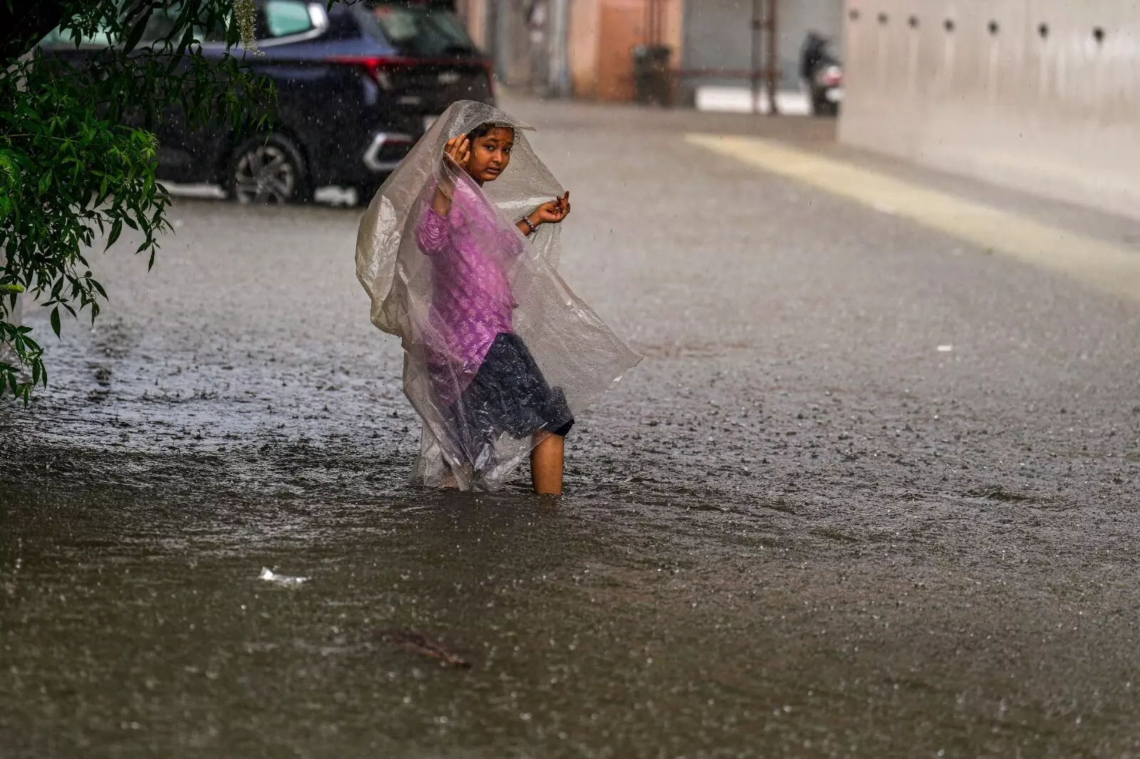 ಚೆನ್ನೈನಲ್ಲಿ ಭಾರಿ ಮಳೆ: ಜನಜೀವನ ಅಸ್ತವ್ಯಸ್ತ, ಶಾಲಾ ಕಾಲೇಜುಗಳಿಗೆ ರಜೆ