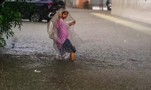 ಚೆನ್ನೈನಲ್ಲಿ ಭಾರಿ ಮಳೆ: ಜನಜೀವನ ಅಸ್ತವ್ಯಸ್ತ, ಶಾಲಾ ಕಾಲೇಜುಗಳಿಗೆ ರಜೆ