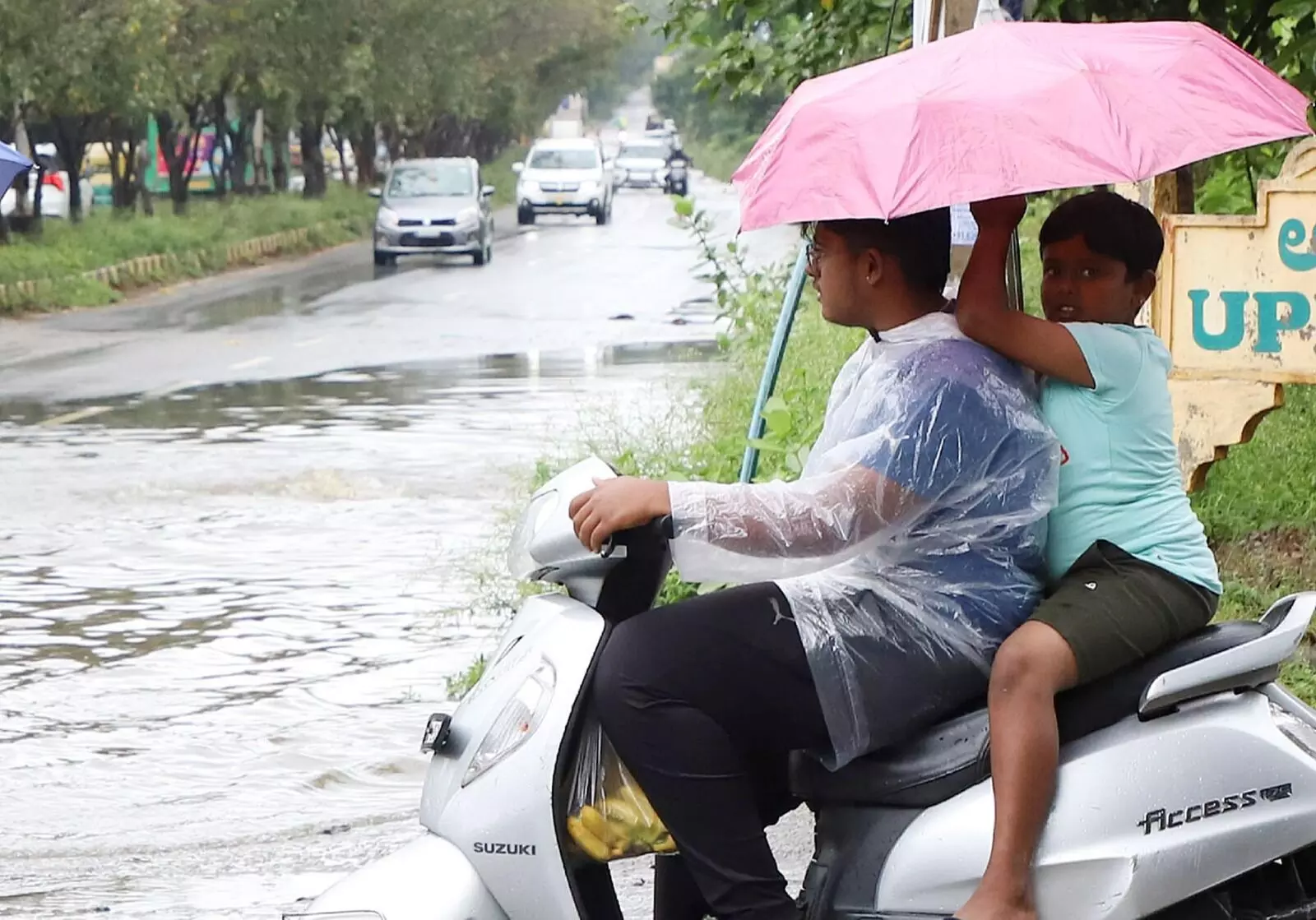 PHOTOS | ಭಾರೀ ಮಳೆಗೆ ತತ್ತರಿಸಿದ ಬೆಂಗಳೂರು; ಜನಜೀವನ ಅಸ್ತವ್ಯಸ್ತ