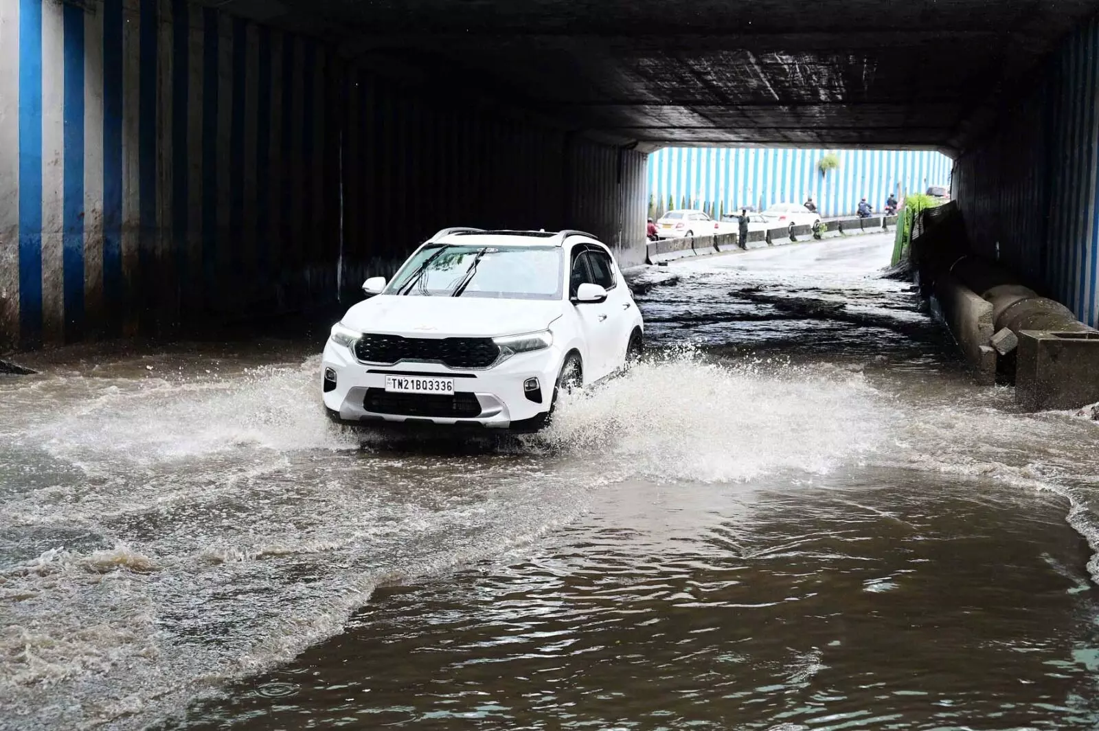 PHOTOS | ಭಾರೀ ಮಳೆಗೆ ತತ್ತರಿಸಿದ ಬೆಂಗಳೂರು; ಜನಜೀವನ ಅಸ್ತವ್ಯಸ್ತ