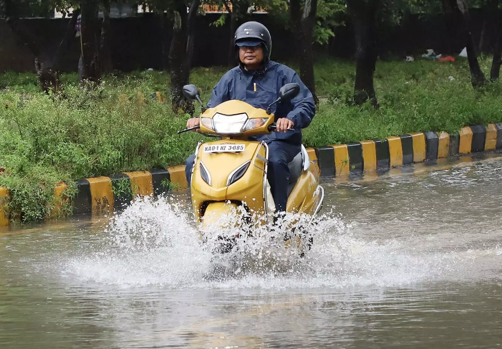 PHOTOS | ಭಾರೀ ಮಳೆಗೆ ತತ್ತರಿಸಿದ ಬೆಂಗಳೂರು; ಜನಜೀವನ ಅಸ್ತವ್ಯಸ್ತ
