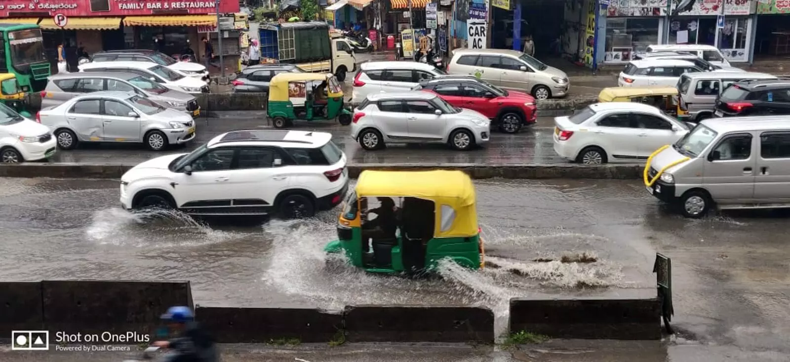PHOTOS | ಭಾರೀ ಮಳೆಗೆ ತತ್ತರಿಸಿದ ಬೆಂಗಳೂರು; ಜನಜೀವನ ಅಸ್ತವ್ಯಸ್ತ