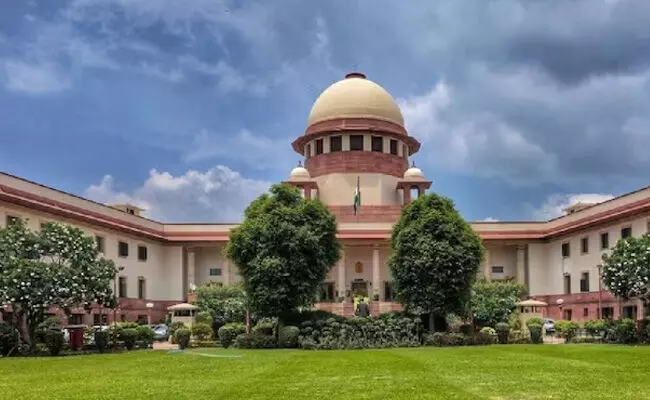 ಕೂಳೆ ಸುಡುವಿಕೆ | ಪಂಜಾಬ್, ಹರ್ಯಾಣ ಸರಕಾರಗಳನ್ನು ತರಾಟೆಗೆ ತೆಗೆದುಕೊಂಡ ಸುಪ್ರೀಂ ಕೋರ್ಟ್ ಕೂಳೆ ಸುಡುವಿಕೆ | ಪಂಜಾಬ್, ಹರ್ಯಾಣ ಸರಕಾರಗಳನ್ನು ತರಾಟೆಗೆ ತೆಗೆದುಕೊಂಡ ಸುಪ್ರೀಂ ಕೋರ್ಟ್