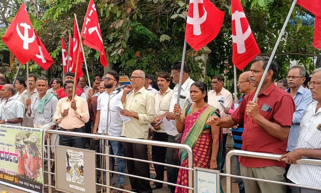 ಮಂಗಳೂರು: ಕಟ್ಟಡ ಕಾರ್ಮಿಕರಿಂದ ಪ್ರತಿಭಟನೆ