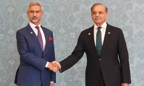 ಪಾಕ್ ಪ್ರಧಾನಿ ಶಹಬಾಝ್ ಷರೀಫ್ ಅವರನ್ನು ಭೇಟಿ ಮಾಡಿದ ಎಸ್ ಜೈಶಂಕರ್