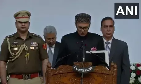 ಜಮ್ಮು ಕಾಶ್ಮೀರದ ನೂತನ ಸಿಎಂ ಆಗಿ ಉಮರ್ ಅಬ್ದುಲ್ಲಾ ಪ್ರಮಾಣ ವಚನ