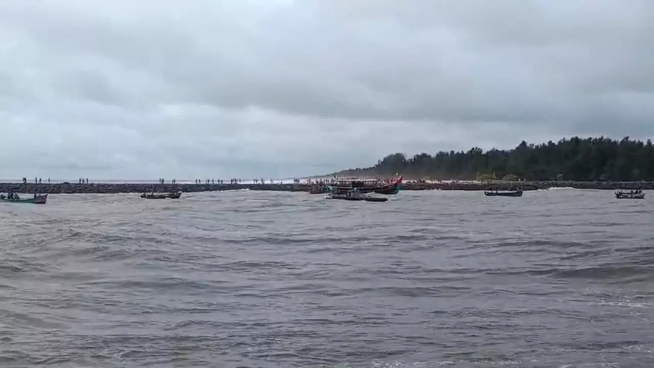 ಕಾಸರಗೋಡು| ಬೋಟ್ ದುರಂತ ಪ್ರಕರಣ: ನಾಪತ್ತೆಯಾಗಿದ್ದ ಮೀನುಗಾರನ ಮೃತದೇಹ ಪತ್ತೆ ಕಾಸರಗೋಡು| ಬೋಟ್ ದುರಂತ ಪ್ರಕರಣ: ನಾಪತ್ತೆಯಾಗಿದ್ದ ಮೀನುಗಾರನ ಮೃತದೇಹ ಪತ್ತೆ