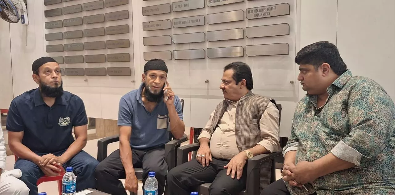 ಬಾಬಾ ಸಿದ್ದೀಕಿ ಕುಟುಂಬ ಸದಸ್ಯರಿಗೆ ಸಾಂತ್ವನ ಹೇಳಿದ ಝಮೀರ್ ಅಹ್ಮದ್ ಖಾನ್