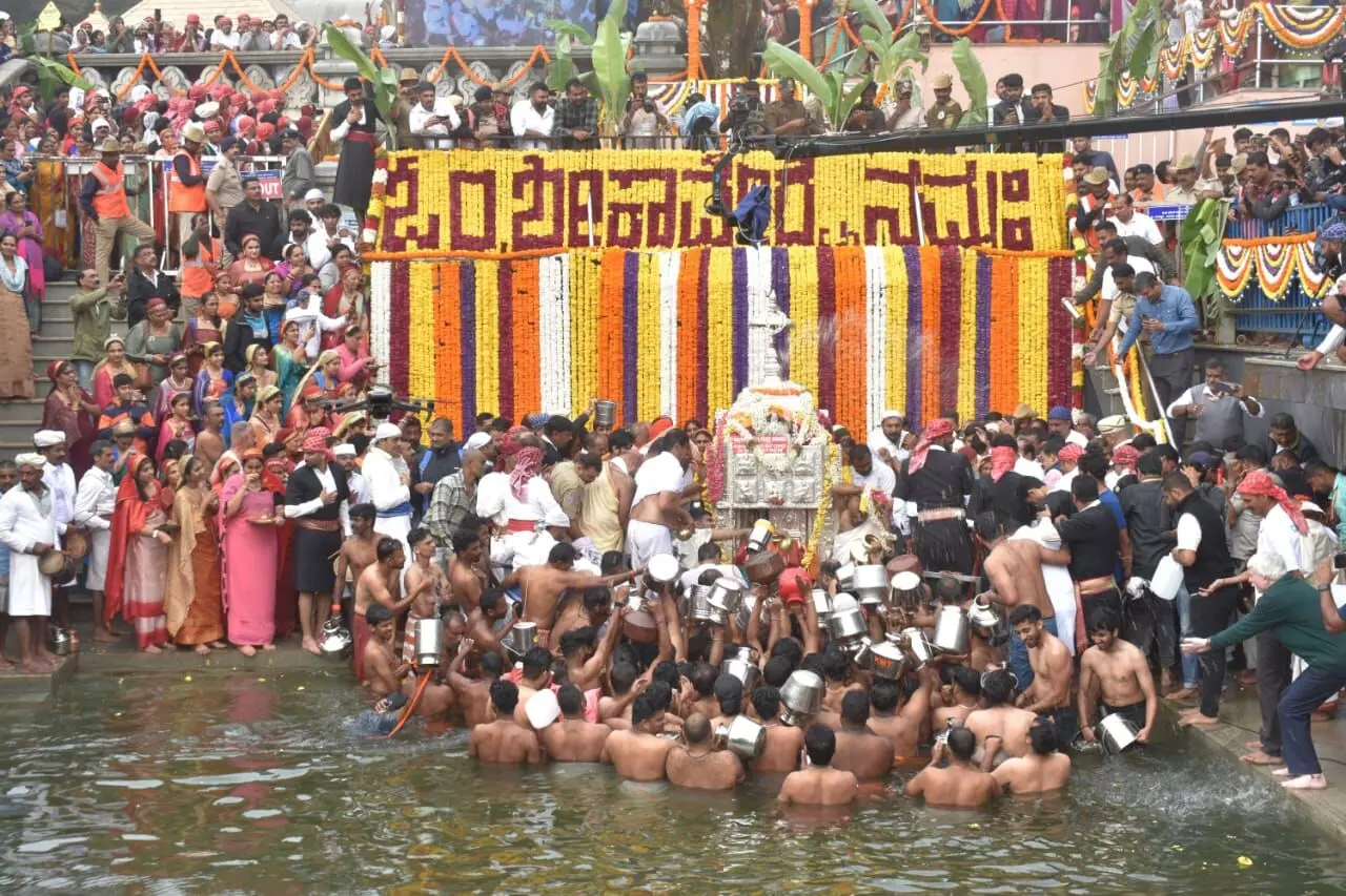 ಭಕ್ತರ ಹರ್ಷೋದ್ಘಾರದ ನಡುವೆ ತಲಕಾವೇರಿಯಲ್ಲಿ ಪವಿತ್ರ ತೀರ್ಥೋದ್ಭವ : ಸಾವಿರಾರು ಭಕ್ತರು ಭಾಗಿ