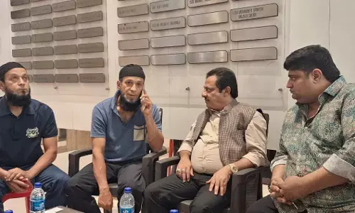 ಬಾಬಾ ಸಿದ್ದೀಕಿ ಕುಟುಂಬ ಸದಸ್ಯರಿಗೆ ಸಾಂತ್ವನ ಹೇಳಿದ ಝಮೀರ್ ಅಹ್ಮದ್ ಖಾನ್